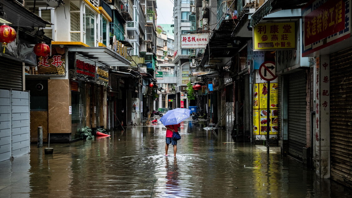 Japan, alert for two typhoons: evacuations in 13 prefectures