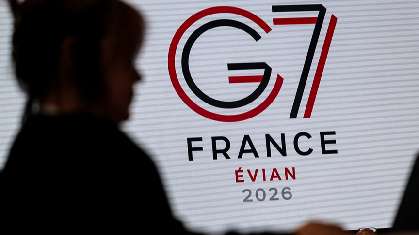 Un journaliste travaillant au Centre international des médias de Publier, près d'Evian, en France, à l'ouverture du sommet du G7, le 15 juin 2026. /CFP