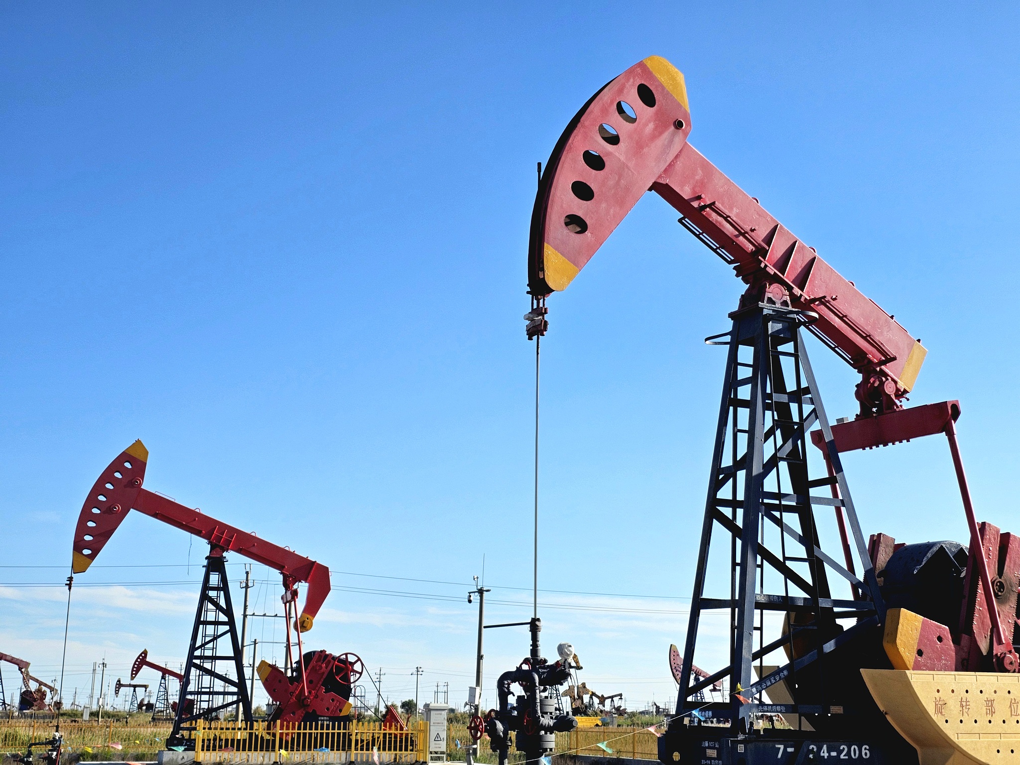 Photo d'archives de la zone nationale de démonstration du pétrole de schiste de Shengli Jiyang, Shandong, Chine orientale. /VCG