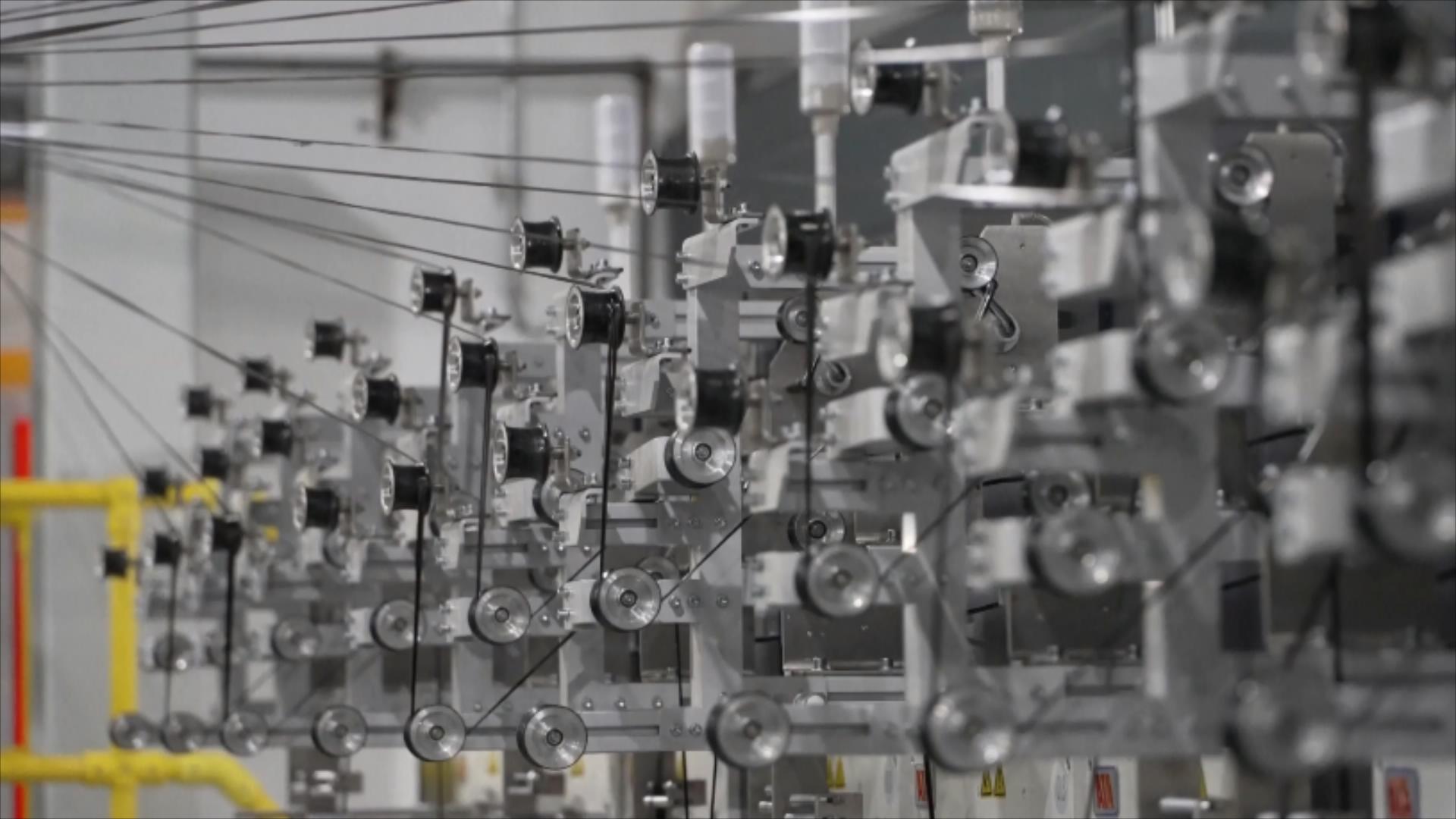 Production de fibre de carbone haute performance de qualité T1000 dans une usine en Chine. /CMG