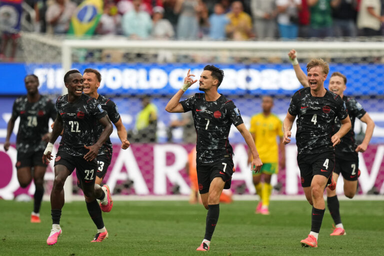 Stephen Eustaquio (#7) célèbre après avoir marqué le premier but du Canada contre l'Afrique du Sud lors d'un match de 32e de finale de la Coupe du Monde de la FIFA à Inglewood, Los Angeles, Californie, le 28 juin 2026. /VCG