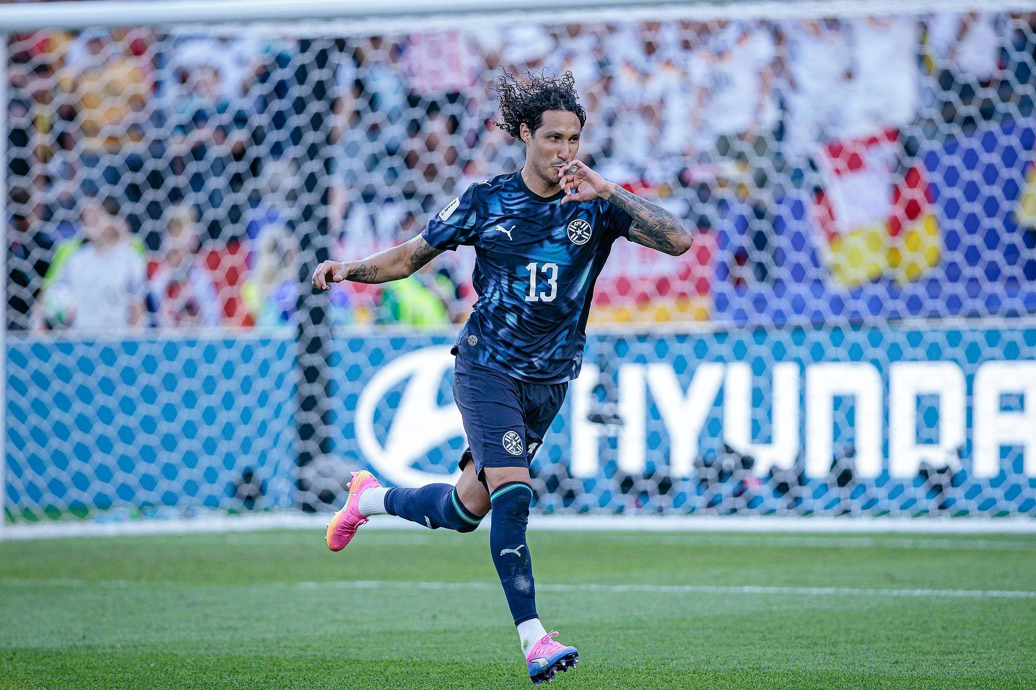 Le défenseur paraguayen Jose Canale célèbre après avoir converti le penalty gagnant lors du match des huitièmes de finale contre l'Allemagne lors de la Coupe du Monde de la FIFA 2026 à Boston, Massachusetts, le 29 juin 2026. /VCG