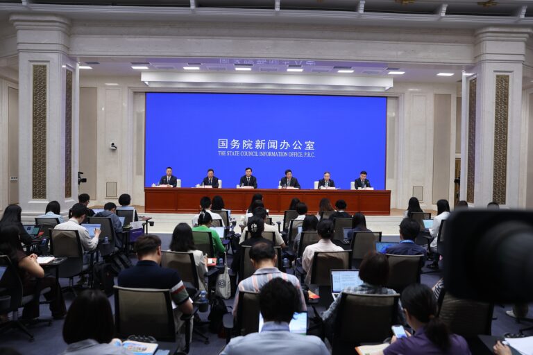 Le Bureau d'information du Conseil des Affaires d'Etat (SCIO) tient une conférence de presse sur la loi sur l'unité ethnique et la promotion du progrès et sur le travail de la Chine dans les affaires ethniques, le 24 juin 2026. /CFP 