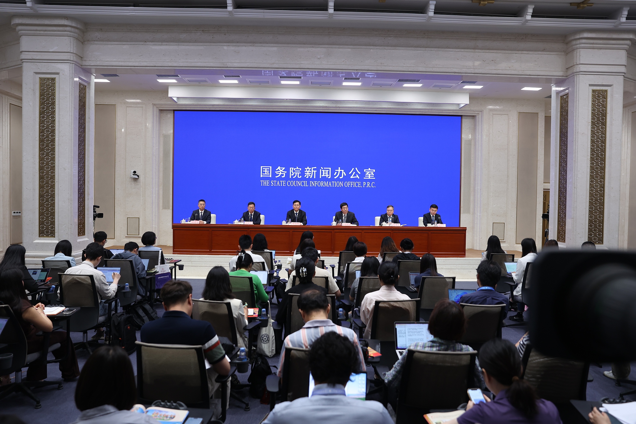 Le Bureau d'information du Conseil des Affaires d'Etat (SCIO) tient une conférence de presse sur la loi sur l'unité ethnique et la promotion du progrès et sur le travail de la Chine dans les affaires ethniques, le 24 juin 2026. /CFP