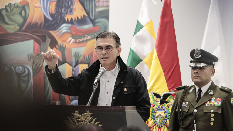 Le président bolivien Rodrigo Paz tient une conférence de presse après avoir signé la promulgation de la loi réglementant l'état d'urgence à La Paz, en Bolivie, le 8 juin 2026. /VCG