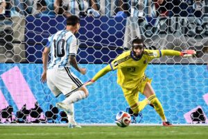 Le triplé de Messi propulse l&rsquo;Argentine devant l&rsquo;Algérie lors du match d&rsquo;ouverture de la Coupe du monde