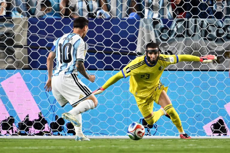 Le triplé de Messi propulse l&rsquo;Argentine devant l&rsquo;Algérie lors du match d&rsquo;ouverture de la Coupe du monde