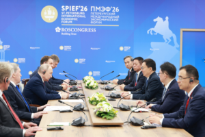 Le vice-président chinois rencontre le président russe Poutine à Saint-Pétersbourg