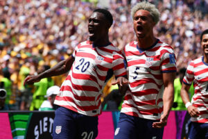 Les États-Unis battent l&rsquo;Australie 2-0 et accèdent aux huitièmes de finale de la Coupe du monde