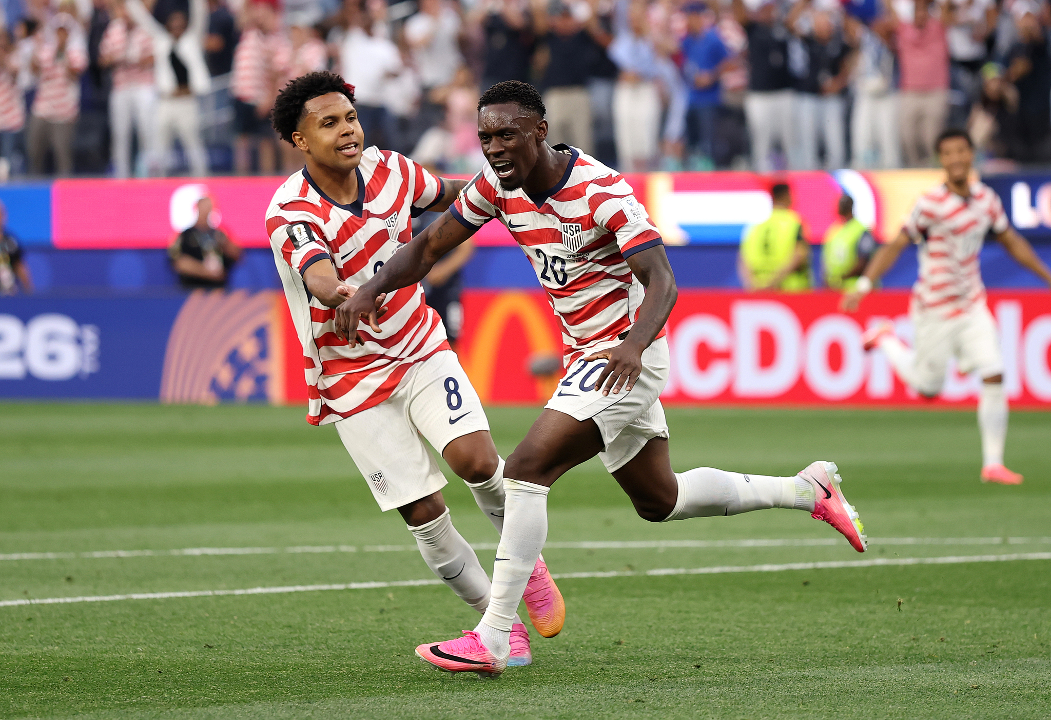 Folarin Balogun (#20) des États-Unis célèbre le deuxième but de son équipe lors du match du groupe D de la Coupe du monde entre les États-Unis et le Paraguay au stade de Los Angeles en Californie, le 12 juin 2026. /VCG
