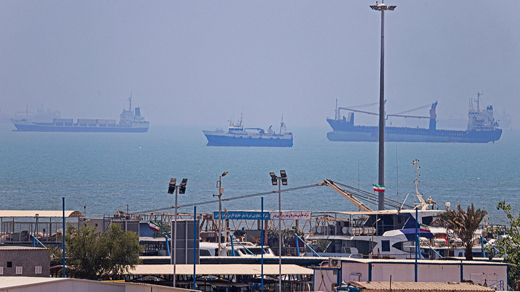 Navires ancrés à Bandar Abbas le long du détroit d'Ormuz, le 18 juin 2026. /VCG