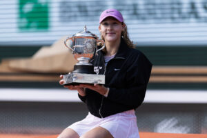Mirra Andreeva remporte son premier titre du Grand Chelem en carrière à Roland-Garros