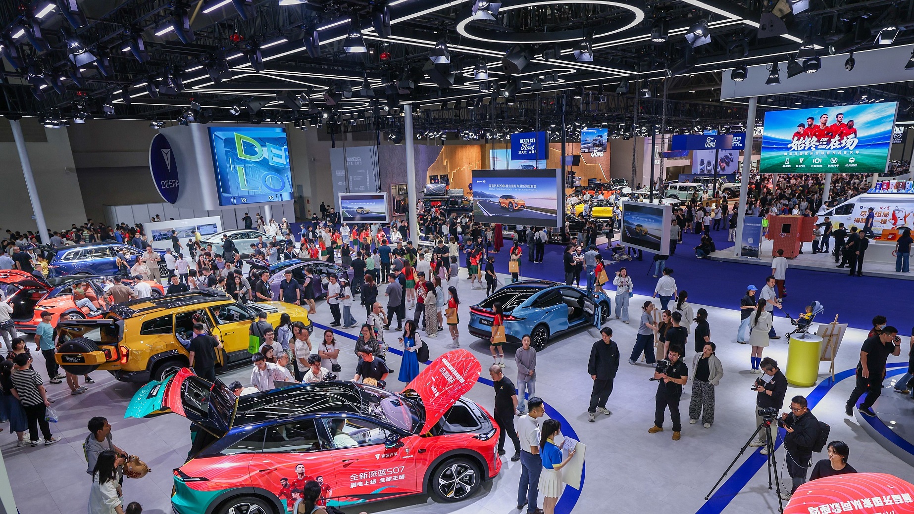 Une vue de l'Exposition internationale de l'automobile de Chongqing, dans la municipalité de Chongqing, dans le sud-ouest de la Chine. /Actualités de transition