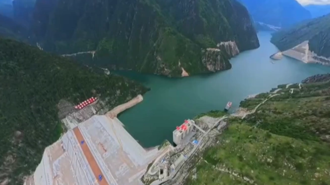 Une vue aérienne de la centrale hydroélectrique de Shuangjiangkou, dans la province chinoise du Sichuan (sud-ouest). /CMG