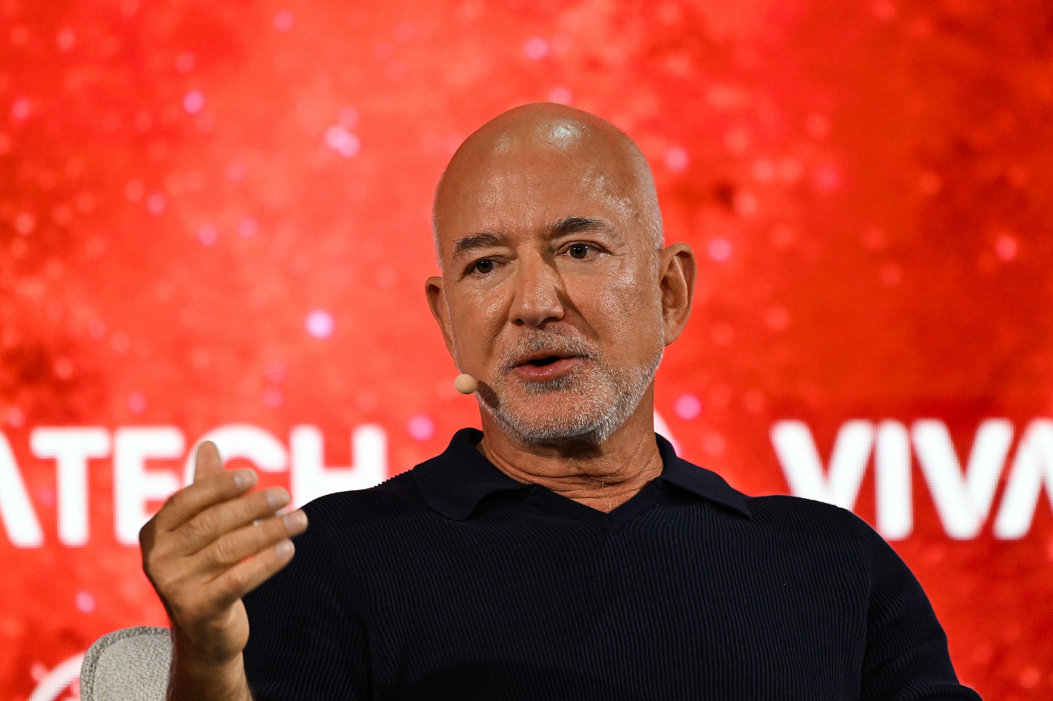 Le fondateur d'Amazon, Jeff Bezos, s'exprime au salon Vivatech à Paris, le 17 juin 2026. /VCG