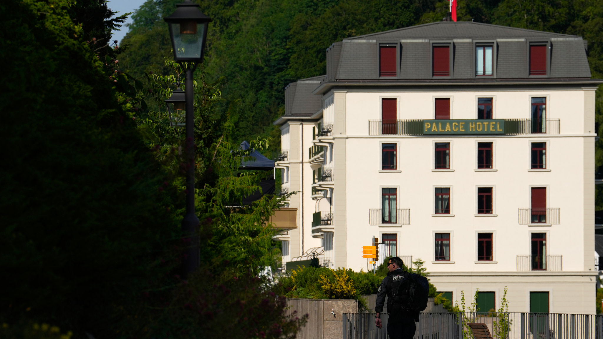 Une vue du Palace Hotel où se dérouleront les négociations américano-iraniennes au Burgenstock Resort à Obbuergen, près de Lucerne, en Suisse, le 21 juin 2026. /VCG
