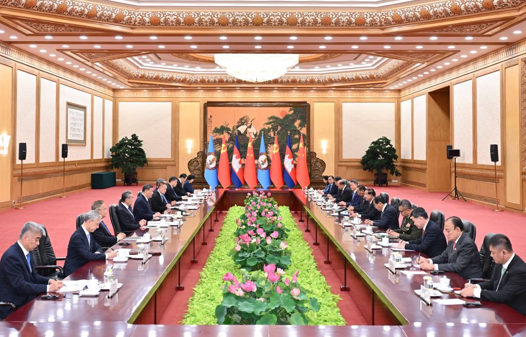 Xi Jinping, secrétaire général du Comité central du Parti communiste chinois et président chinois, rencontre le président du Parti populaire cambodgien et président du Sénat, Samdech Techo Hun Sen, au Grand Palais du Peuple à Pékin, capitale chinoise, le 26 juin 2026. /Xinhua