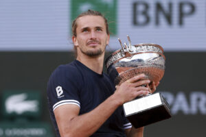 Zverev remporte son premier titre du Grand Chelem avec un triomphe à Roland-Garros