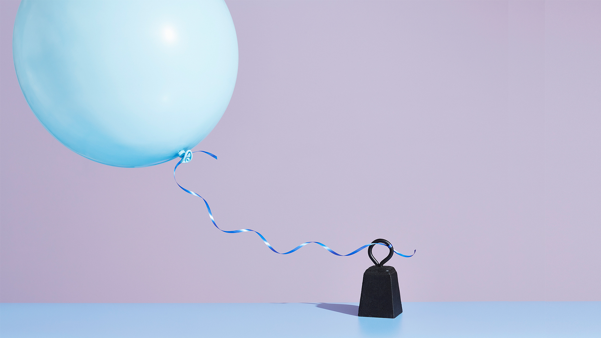 Filepic : Un ballon et un poids en métal. /VCG