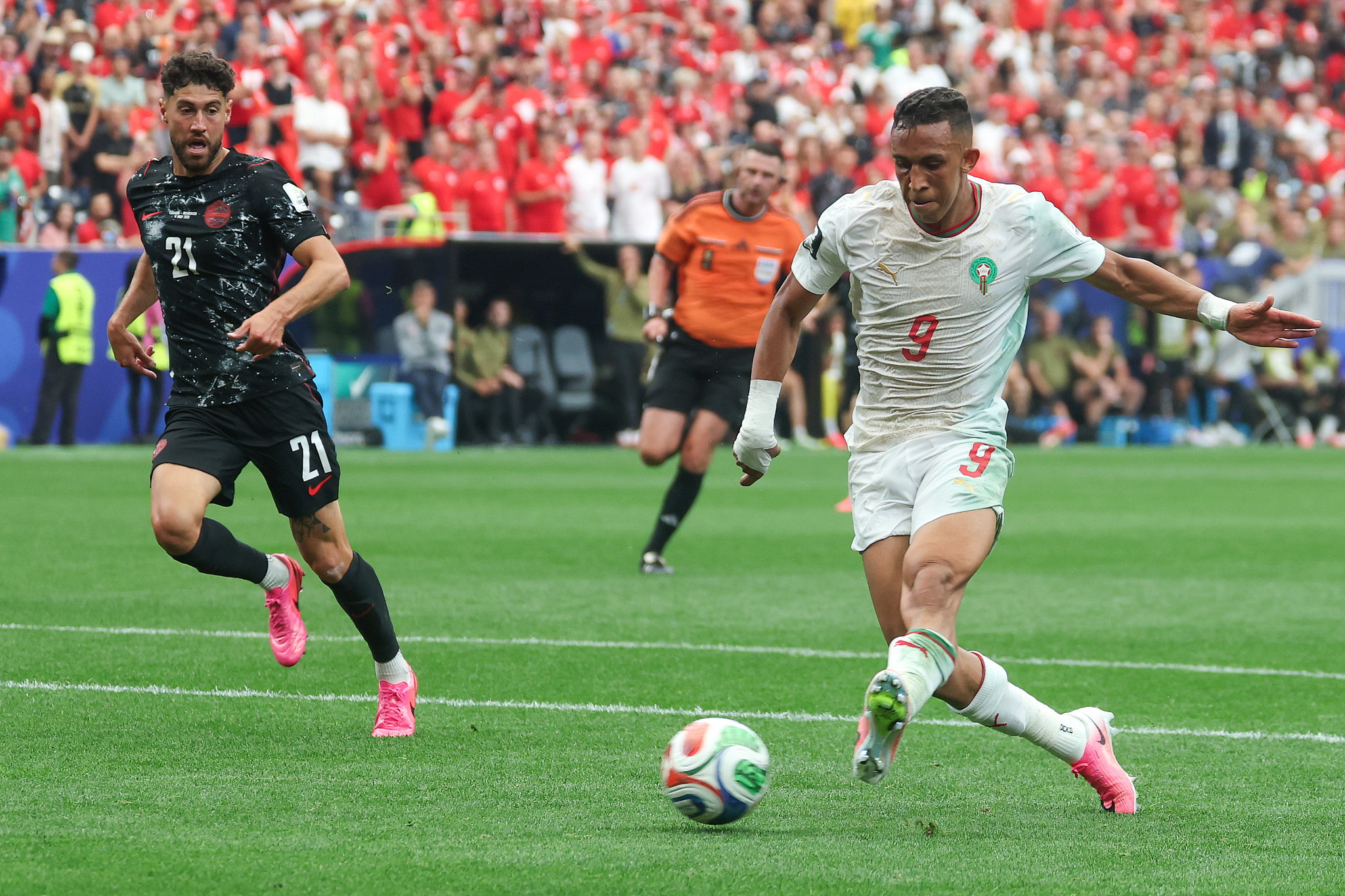 L'attaquant marocain Soufiane Rahimi (#9) tire pour marquer un but en huitièmes de finale contre le Canada lors de la Coupe du Monde de la FIFA 2026 à Houston, Texas, le 4 juillet 2026. /VCG