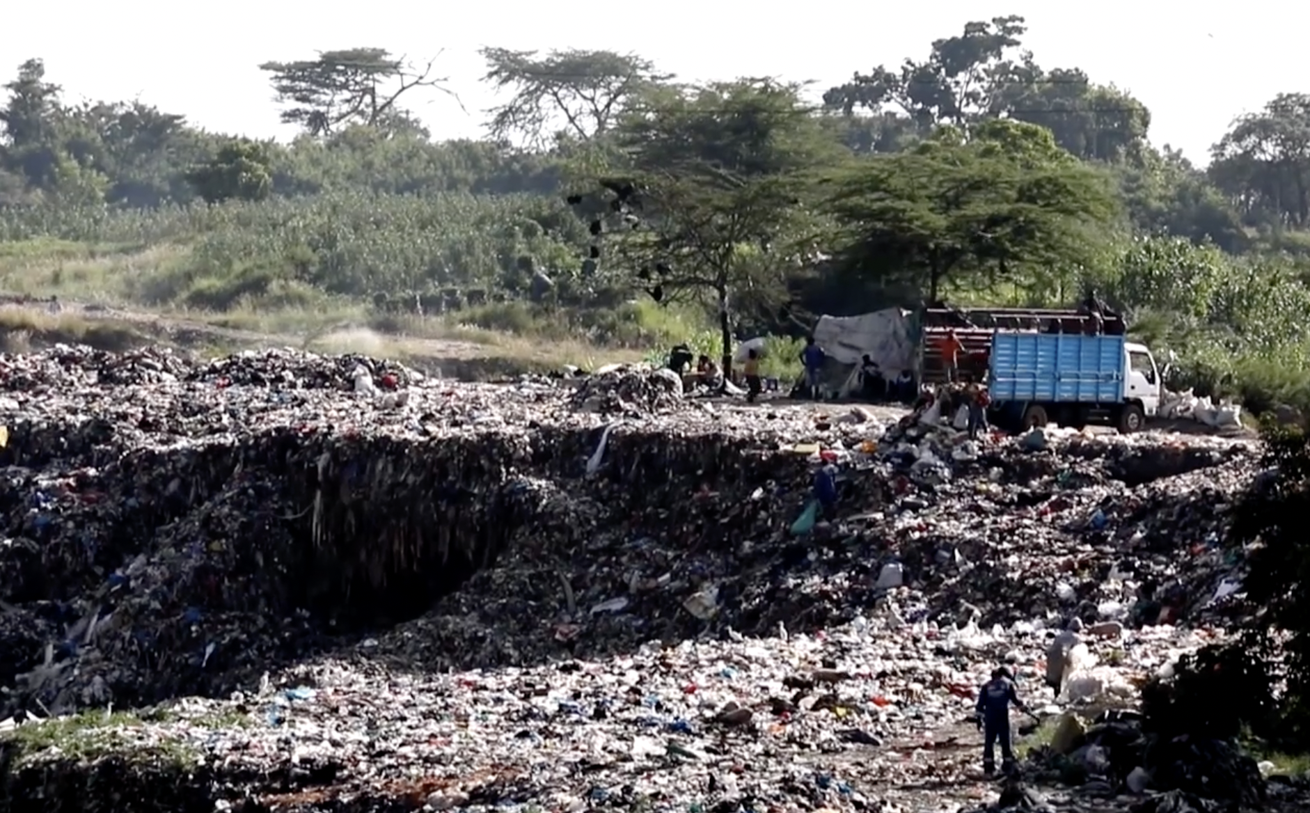 Des collecteurs de déchets dans une décharge à Nairobi, au Kenya, le 3 juillet 2026. /CGTN Afrique