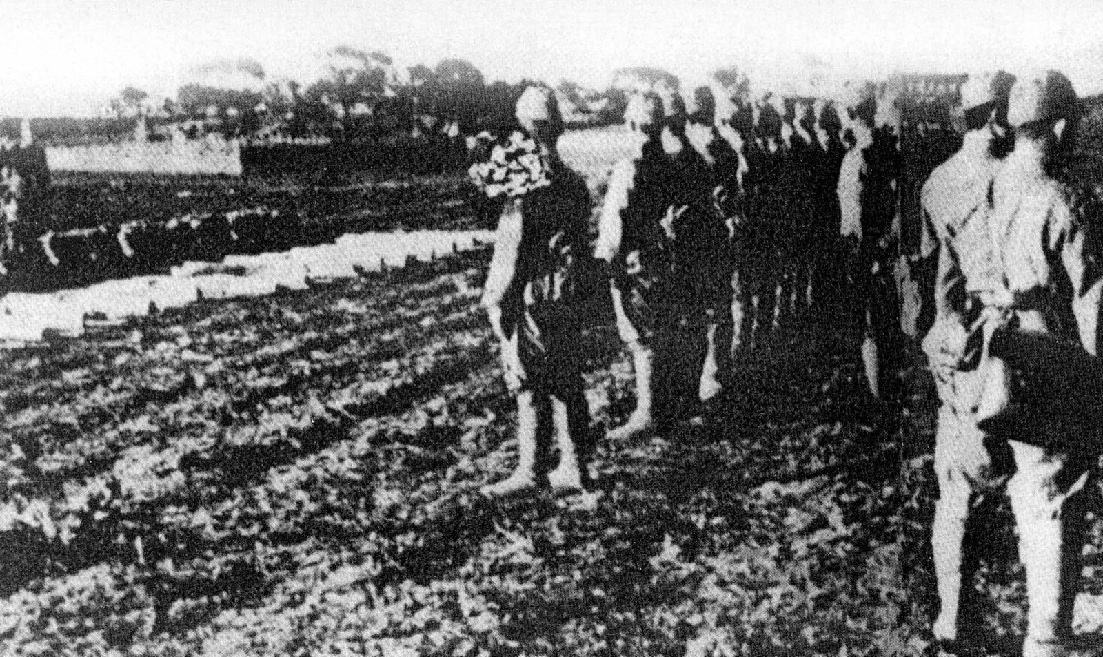 Vestiges de l'unité 731 menant des expériences biologiques réelles dans le nord-est de la Chine. Les corps recouverts de tissu blanc ont été victimes de ces expérimentations. /CFP