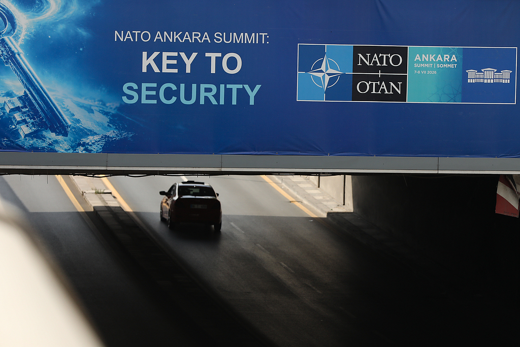 Une affiche annonçant le sommet de l'OTAN à Ankara, Turquie, le 5 juillet 2026. /CFP