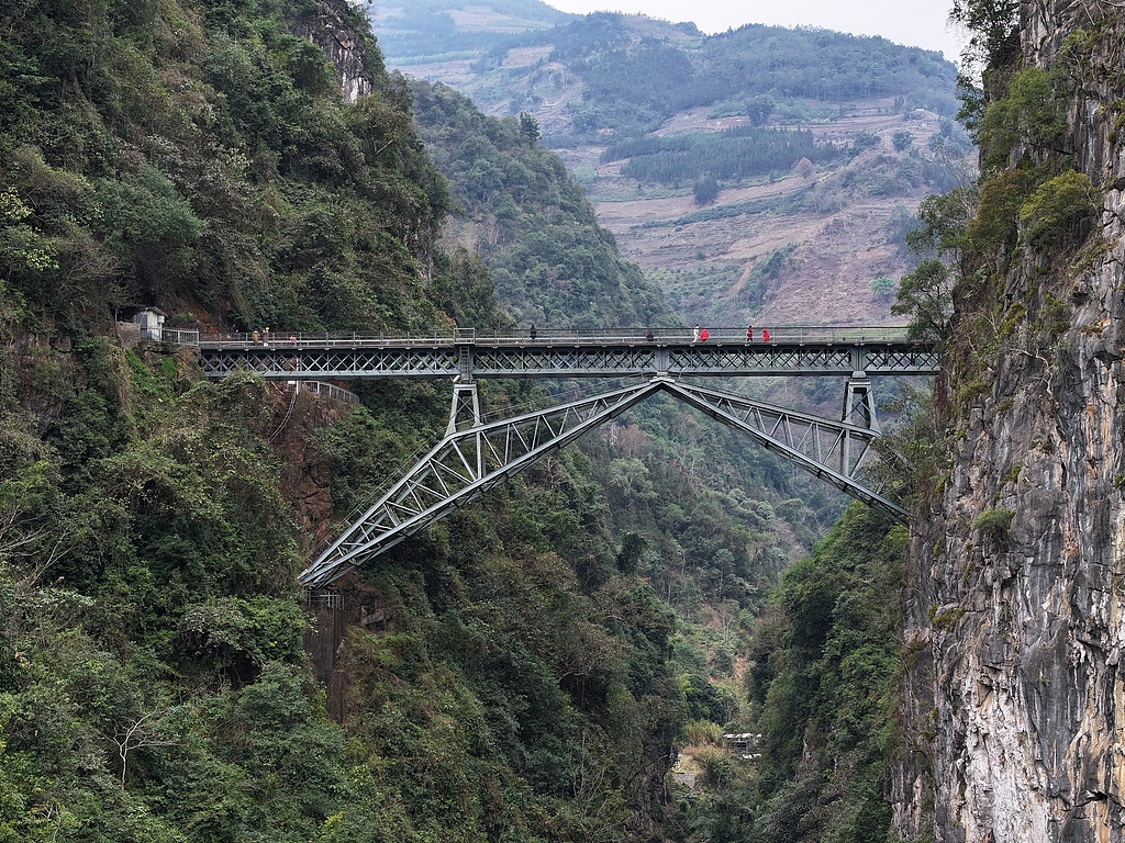 Le pont ferroviaire de Wujiazhai dans le comté autonome Miao de Pingbian, dans la province chinoise du Yunnan (sud-ouest), le 3 février 2025. /CFP