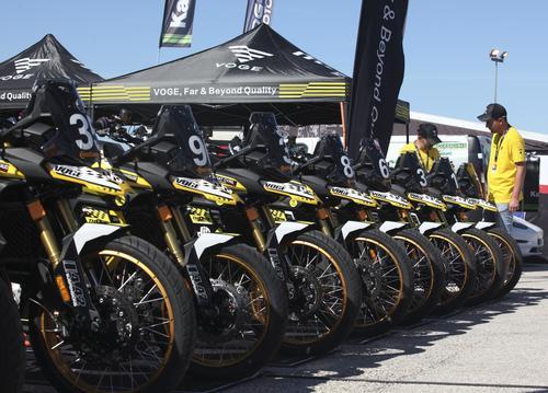 Les motos VOGE fabriquées par Loncin, basée à Chongqing, sont exposées lors d'une exposition à l'étranger. /Actualités de transition