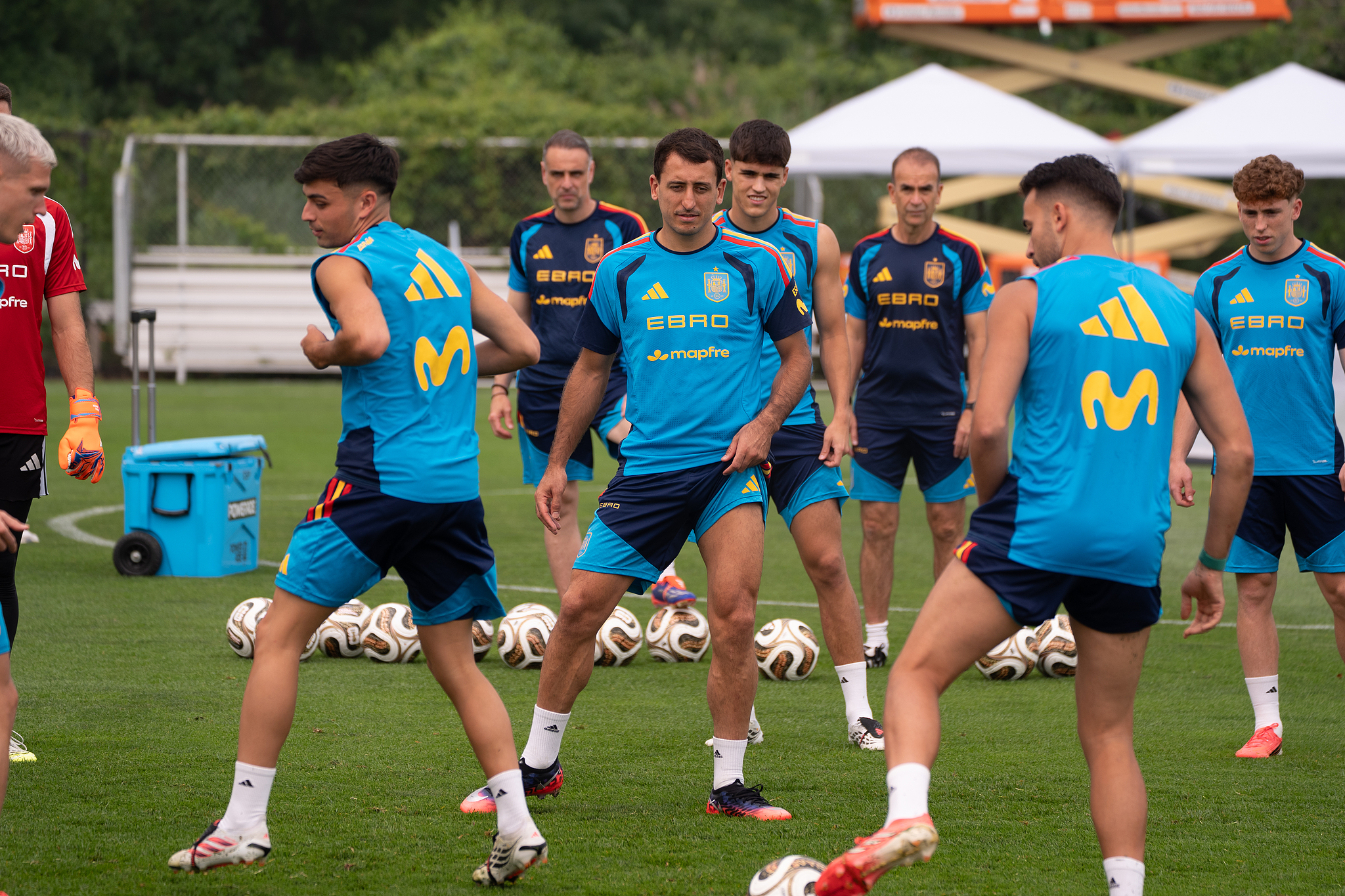Les joueurs espagnols s'entraînent lors d'une séance avant la finale de la Coupe du Monde de la FIFA 2026 contre l'Argentine à Hanovre, New Jersey, le 16 juillet 2026. /VCG
