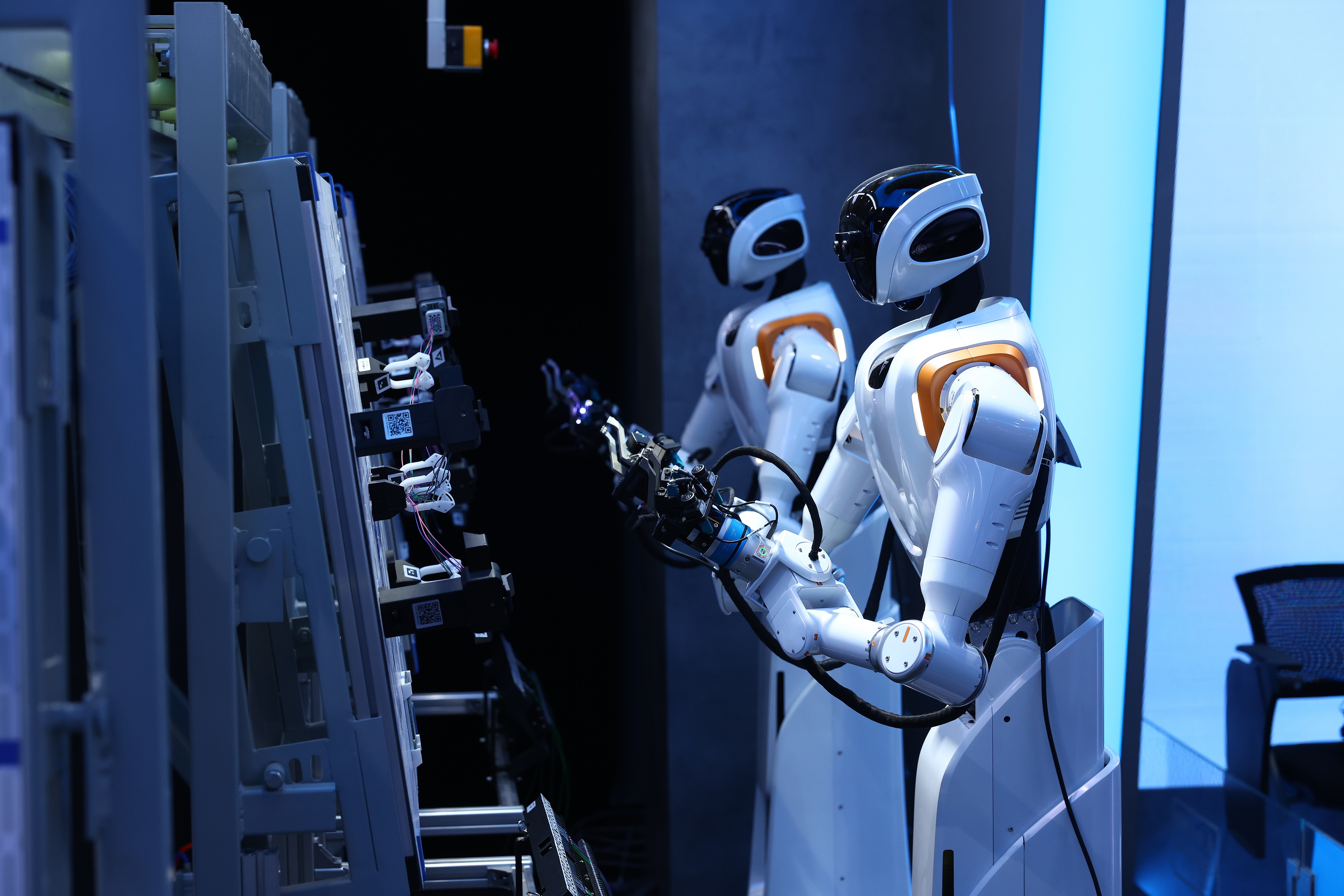 AgiBot est présenté à la Conférence mondiale sur l'intelligence artificielle (WAIC) 2026 et à la réunion de haut niveau sur la gouvernance mondiale de l'IA à Shanghai, en Chine, le 16 juillet 2026. /VCG