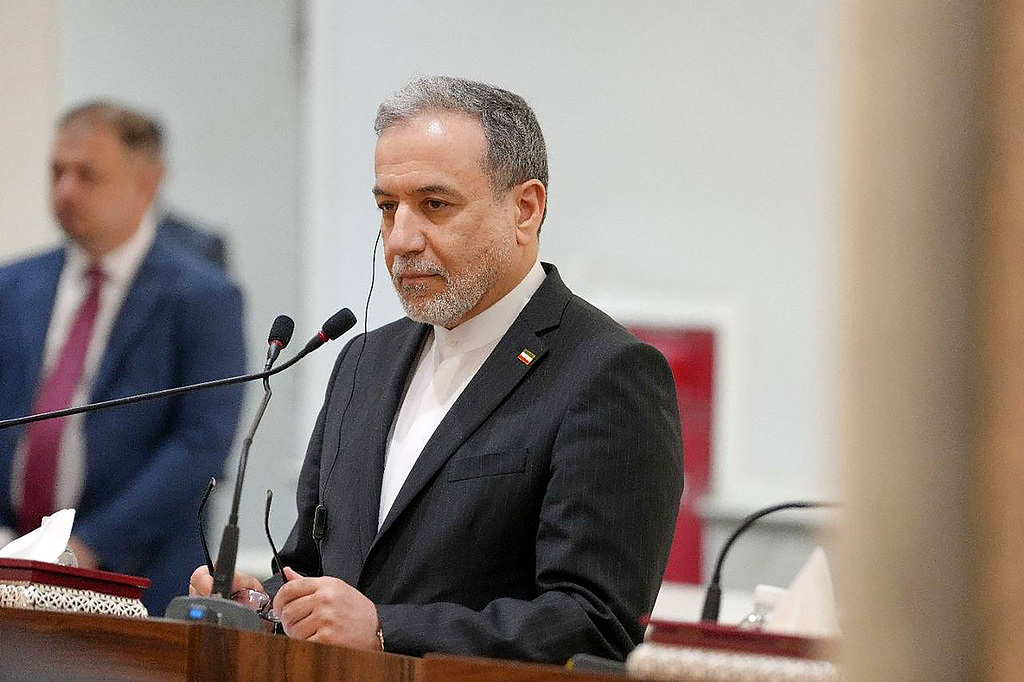 Le ministre iranien des Affaires étrangères Seyed Abbas Araghchi lors d'une conférence de presse à l'issue d'une réunion avec le ministre irakien des Affaires étrangères Fouad Hussein à Bagdad, Irak, le 28 juin 2026. /VCG