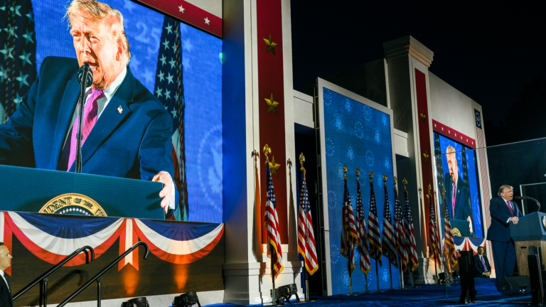 Le président Donald Trump prononce un discours lors de la célébration du 4 juillet au mémorial national du mont Rushmore, à Keystone, Dakota du Sud, le 3 juillet 2026. /CFP