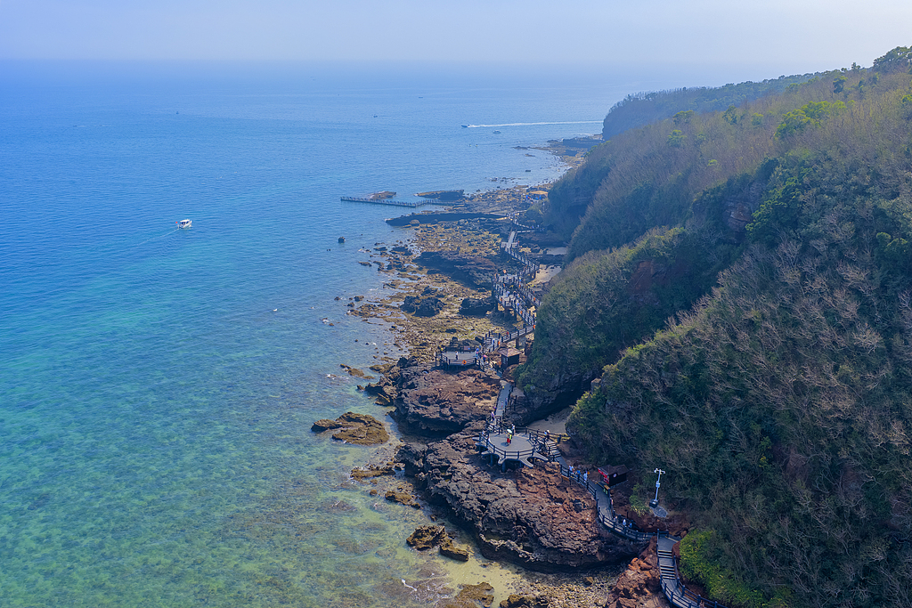 Une vue aérienne de l'île de Weizhou, dans la région autonome Zhuang du Guangxi, dans le sud de la Chine, le 20 mars 2026. /VCG