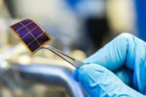 Des chercheurs chinois établissent un record mondial d&rsquo;efficacité des cellules solaires en tandem