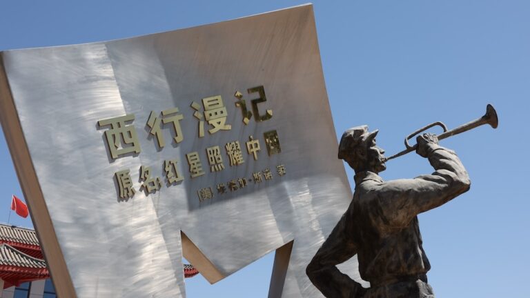 Des descendants américains retracent les sites révolutionnaires du Ningxia

