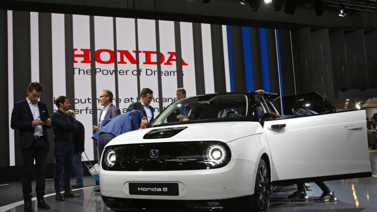 Japan, electric car sales will double in 2026