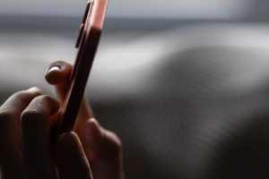 L’UE se rapproche de l’interdiction des enfants sur les réseaux sociaux