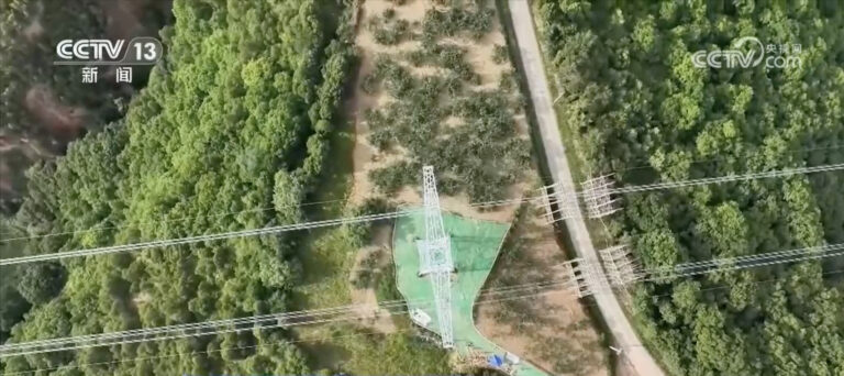 Une partie du projet de transmission UHV DC de ± 800 kilovolts dans la province du Shaanxi, dans le nord-ouest de la Chine, le 30 juin 2026. /China Media Group