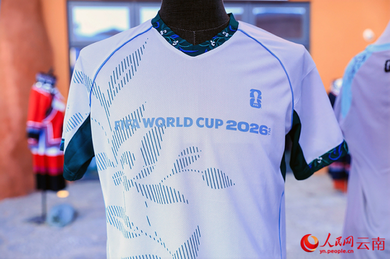 La broderie chinoise Yi fait ses débuts lors de la Coupe du monde dans les produits officiels