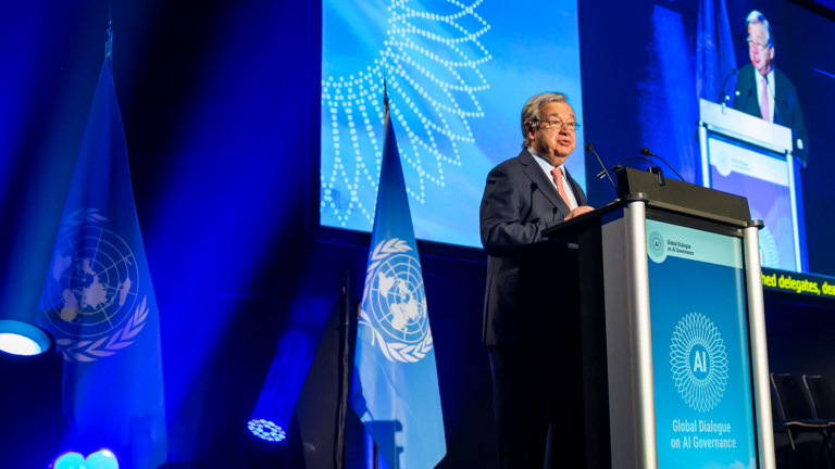 Le secrétaire général de l'ONU, Antonio Guterres, prononce un discours lors de la cérémonie d'ouverture du dialogue mondial sur la gouvernance de l'IA, à Palexpo, à Genève, en Suisse, le 6 juillet 2026. /VCG