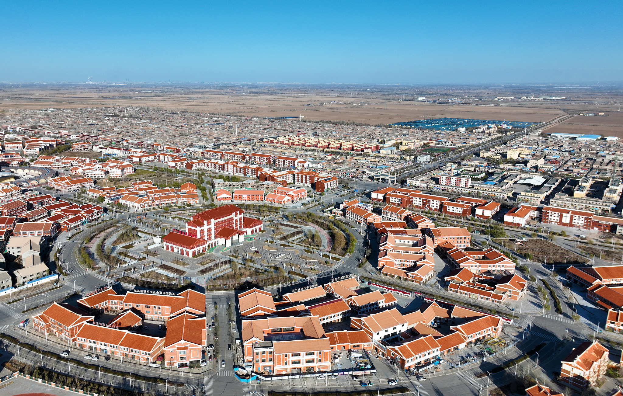 Un village de réinstallation dans le désert de Gobi, dans le comté de Yongning, Yinchuan, région autonome de Ningxia Hui, nord-est de la Chine, le 25 novembre 2024. /CFP