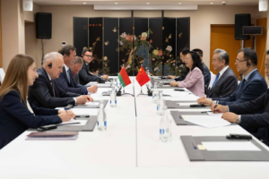 Le ministre chinois des Affaires étrangères rencontre son homologue biélorusse