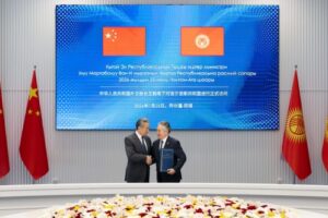 Le ministre chinois des Affaires étrangères s&rsquo;entretient avec son homologue kirghize