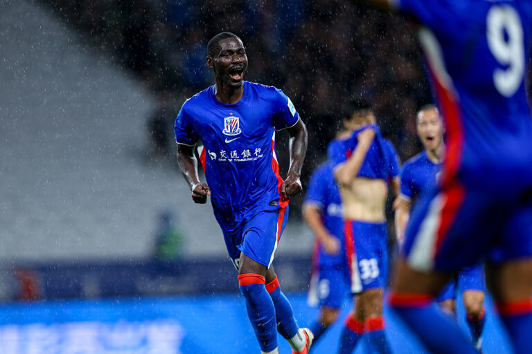 Le triplé de Luis Asue propulse Shanghai Shenhua en quarts de FA Cup