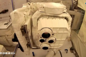 L&rsquo;équipage de Shenzhou-23 installe un détecteur spatial de gaz à effet de serre