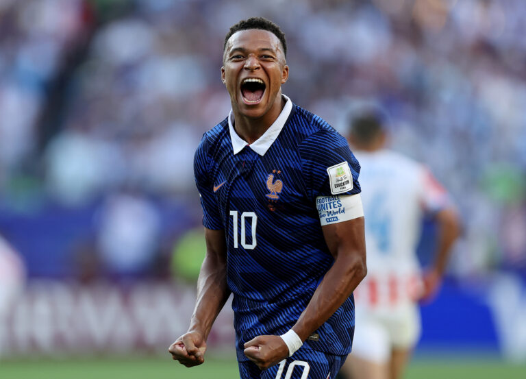 L'attaquant français Kylian Mbappe célèbre après avoir marqué un but en huitièmes de finale contre le Paraguay lors de la Coupe du Monde de la FIFA 2026 à Philadelphie, Pennsylvanie, le 4 juillet 2026. /VCG