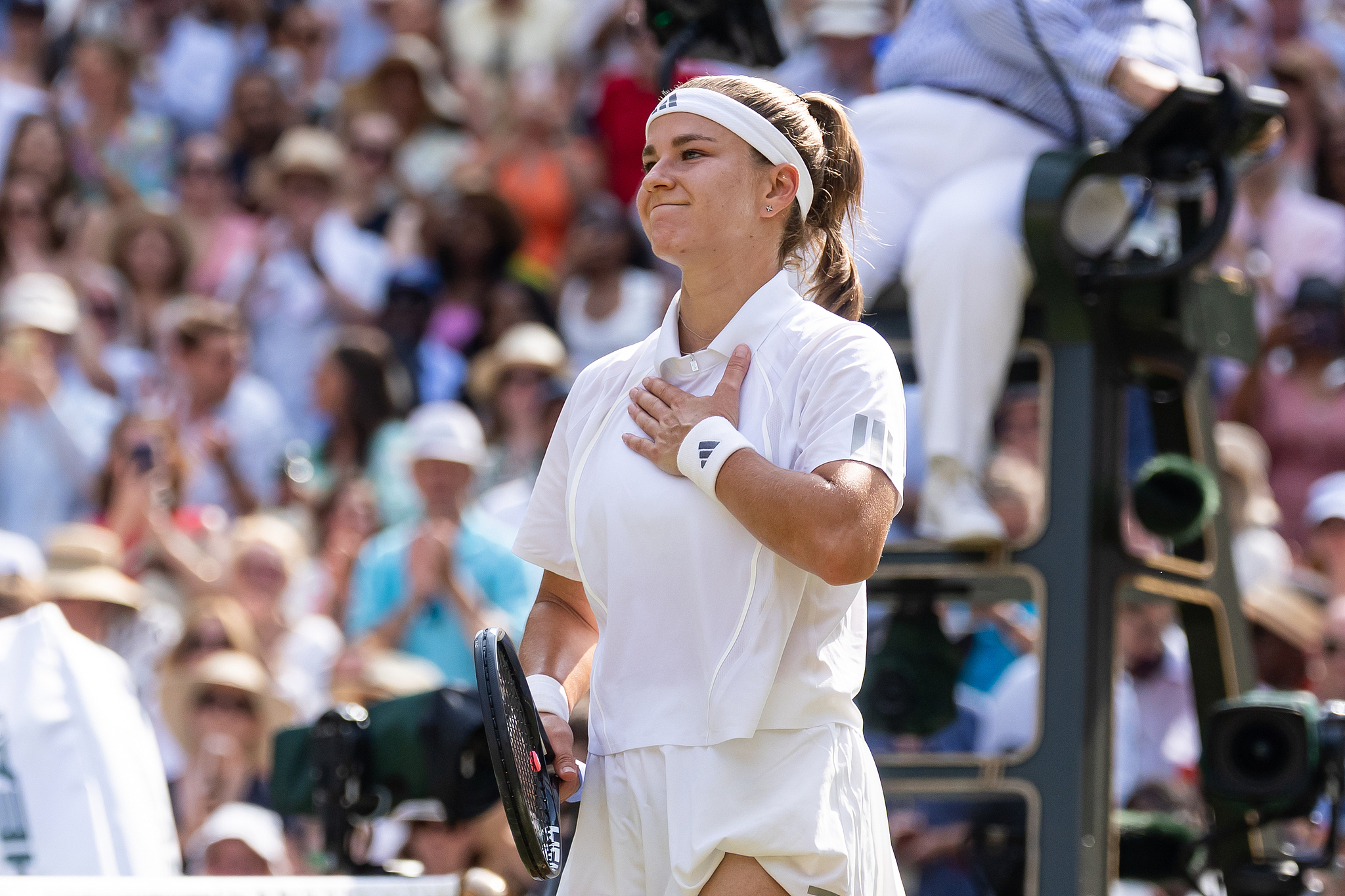 Karolina Muchova réagit lors de son match de demi-finale en simple contre Coco Gauff le onzième jour de Wimbledon au All England Lawn Tennis and Croquet Club à Londres, Angleterre, le 9 juillet 2026. /VCG