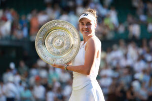 Noskova surmonte 5 balles de match manquées pour remporter son premier titre à Wimbledon
