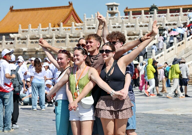 Visiteurs étrangers au célèbre musée du palais de Pékin, Chine, le 30 mai 2026. /CFP